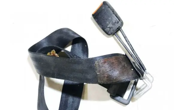 Middle seatbelt (rear)