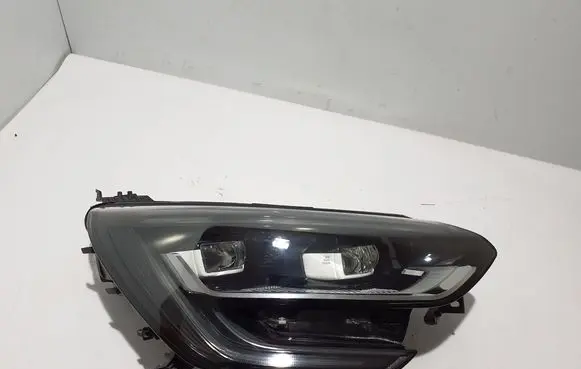 Renault Megane IV Headlight/headlamp 260103857R