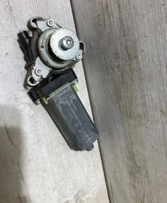 Mercedes-Benz R W251 Seat adjustment motor 0390203002