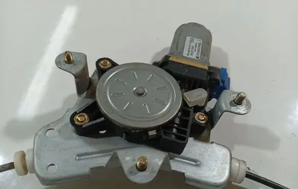 Chevrolet Captiva Front door window regulator motor 96627080