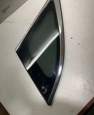 KIA Sorento Rear side window
