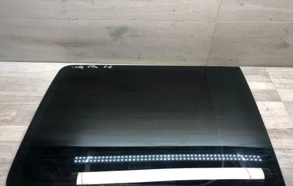 Volkswagen Caddy Rear side window 43R001583 E000231 DOT682M5282AS2
