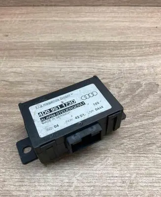 Audi A8 S8 D2 4D Alarm control unit/module 4D0951173D