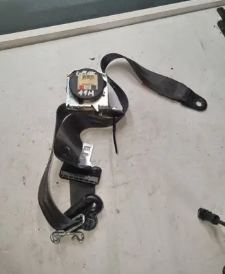 Ford C-MAX I Front seatbelt 609887200A 071008