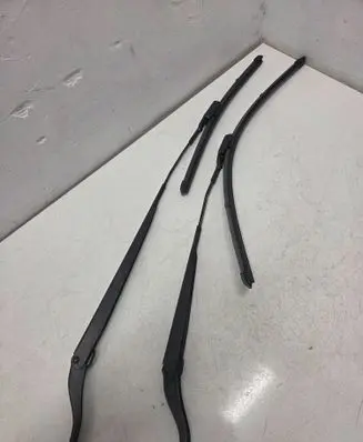Opel Corsa F Front wiper blade arm 9822931680