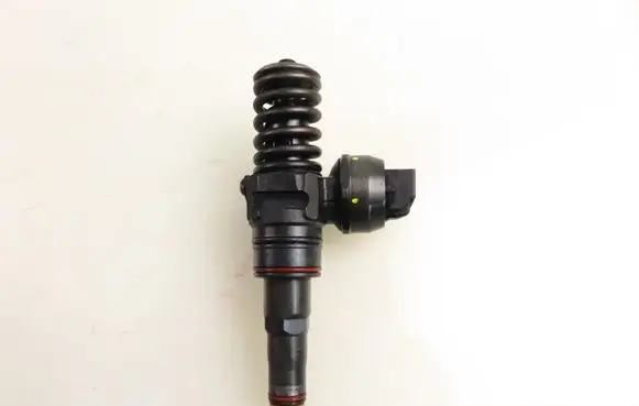 Volkswagen PASSAT B5.5 Fuel injector 038130073AJ
