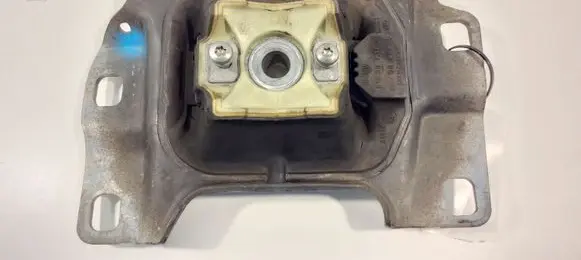 Volvo V40 Gearbox mount V617M121