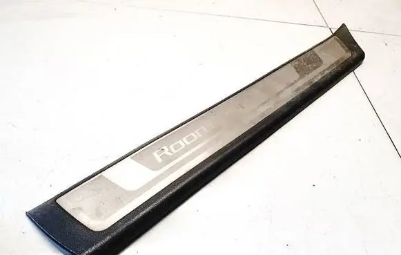 Front sill trim cover