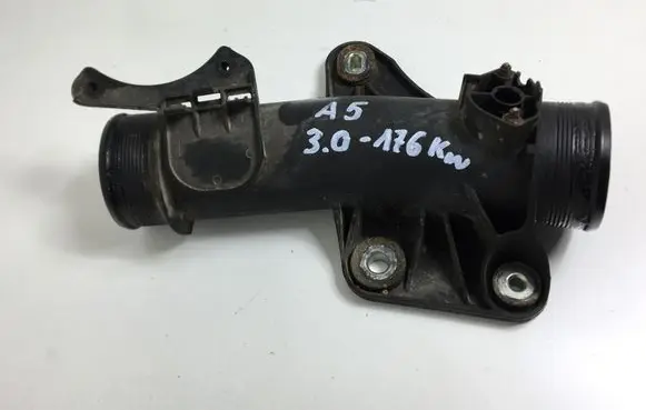 Audi A5 8T 8F Intercooler hose/pipe 8K0145673E