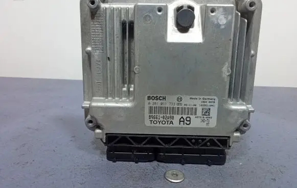 Toyota Corolla E120 E130 Engine control unit/module ECU 89661-02A90