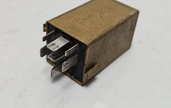 BMW 7 E38 Window control relay 61368384505 V231414B5001X16 3458