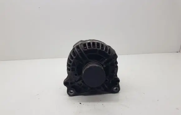 Volkswagen PASSAT B7 Generator/alternator 03C903023A