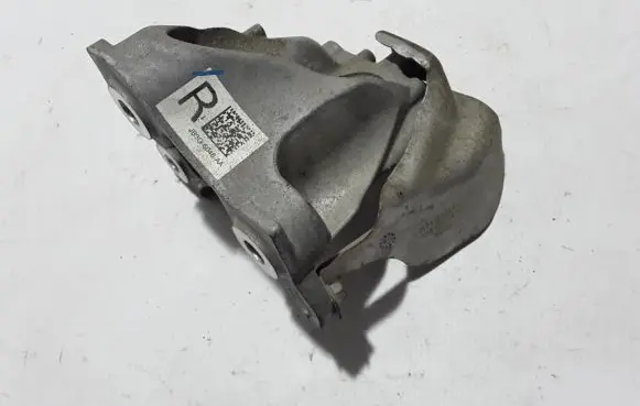 Engine mounting bracket