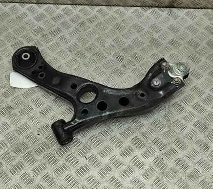 Toyota Prius (XW50) Front lower control arm/wishbone 4806847070