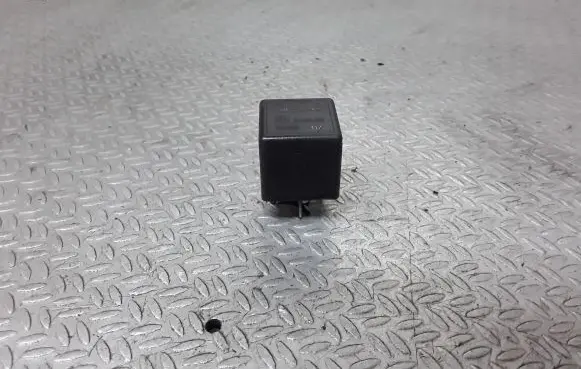 Opel Frontera A Other relay 90464760