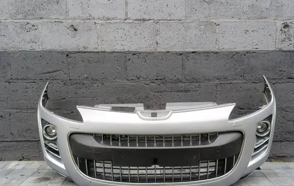 Peugeot 4007 Front bumper 