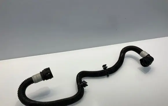 Engine coolant pipe/hose