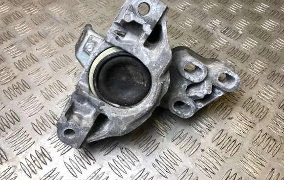 Mercedes-Benz CLA C117 X117 W117 Engine mount bracket A2462400217