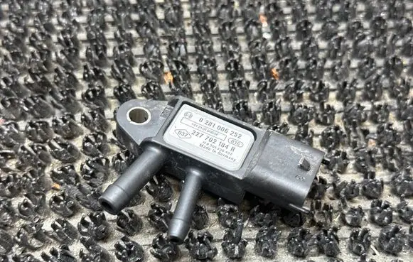Renault Captur Exhaust gas pressure sensor 227702184R 0281006252