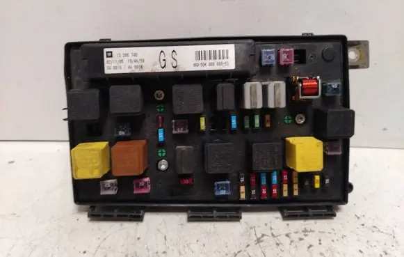 Opel Astra H Fuse module 13206746 5DK00866852