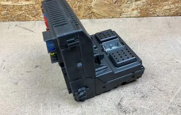 Volvo V70 Fuse module 30786475 28062212 06W435