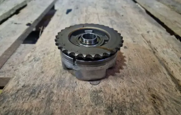 Volkswagen PASSAT CC Camshaft vanos timing valve 07K109083F