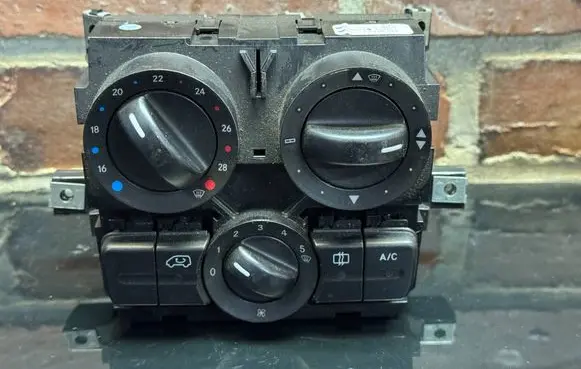 Mercedes-Benz Vito Viano W639 Climate control unit A6399060000 C9314005 5HB00851216
