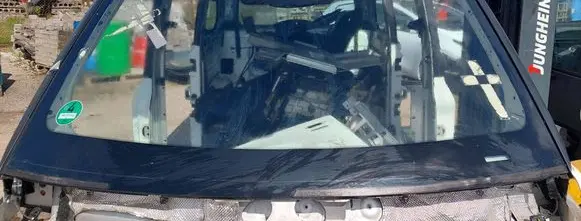 LEVC TX Front windscreen/windshield window 