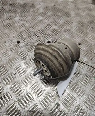 Engine mount bracket