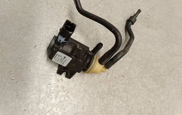Volkswagen Golf VII Turbo solenoid valve 1K0906627B 4011464A 401826499