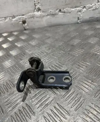 Toyota Avensis T270 Front door upper hinge