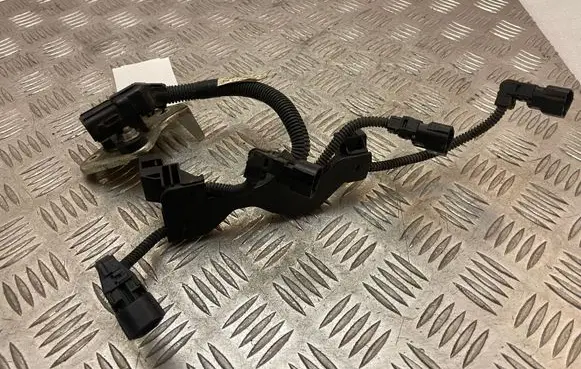 Toyota RAV 4 (XA50) Fuel injector wires 8212633050B