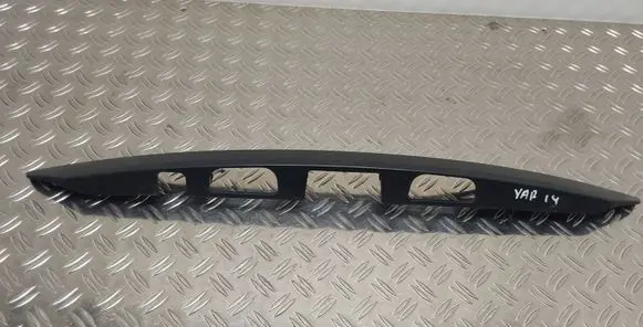 Toyota Yaris Trunk door license plate light bar 768010D170 768010D180