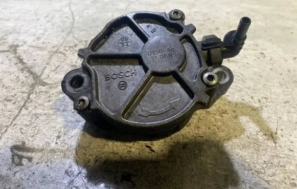 Ford Focus Vacuum pump D1561C