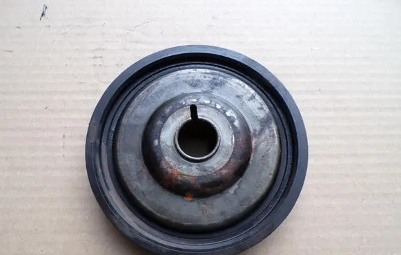 Renault Megane III Crankshaft pulley E111126A