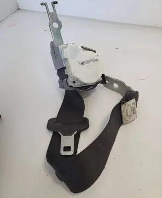 BMW 5 E60 E61 Rear seatbelt 33061255