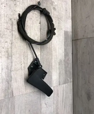 Engine bonnet (hood) release handle