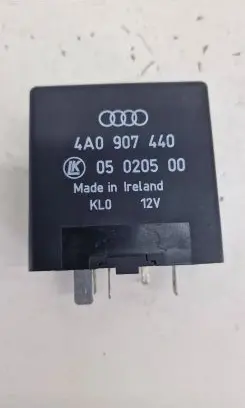 Audi A6 S6 C5 4B Window wiper interval relay 4A0907440 05020500