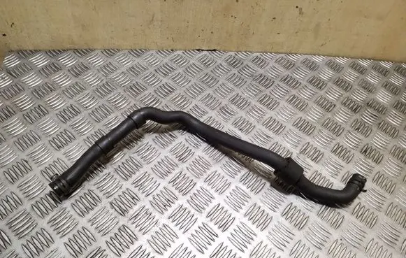 Volkswagen PASSAT B8 Engine coolant pipe/hose