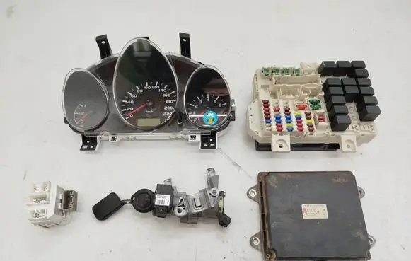 Mitsubishi Colt Engine ECU kit and lock set A1351507279 1860A710