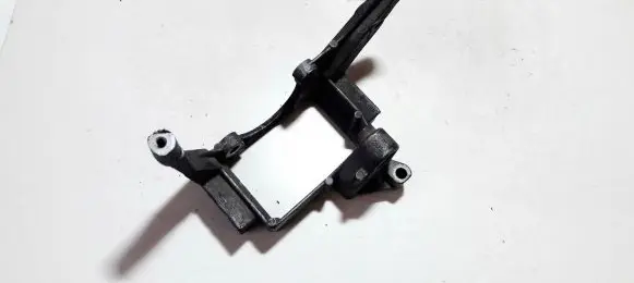 Volkswagen PASSAT B5 Engine mounting bracket