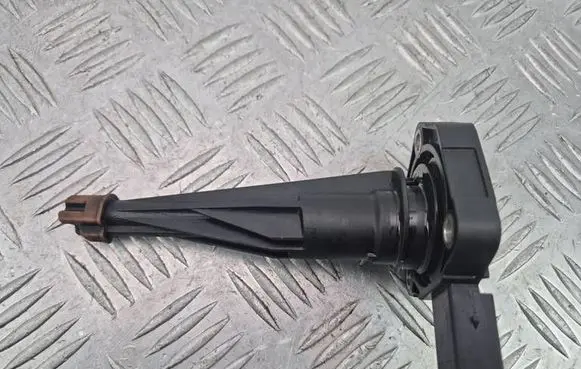 BMW 1 F20 F21 Oil level sensor 8608781