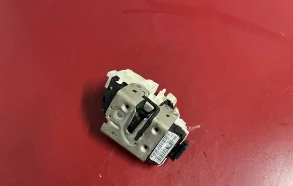 Chrysler Town & Country V Front door lock P04589694AD 04589694AD