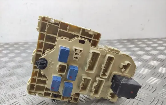 Suzuki SX4 Fuse module 3677079J70