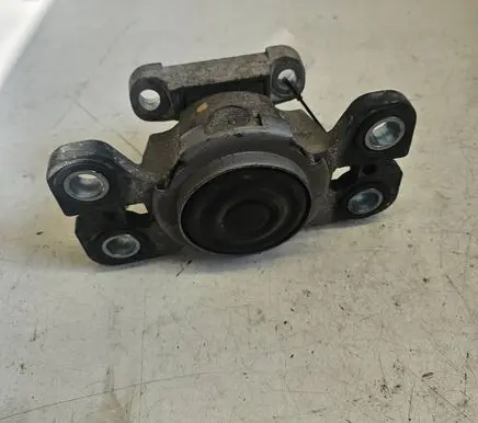 Engine mount bracket
