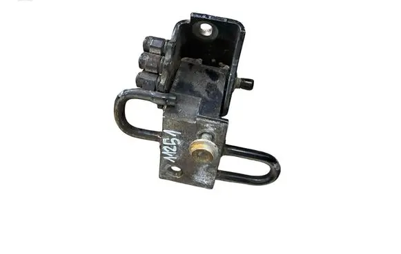 Audi A6 S6 C5 4B Front door upper hinge 4B0831411