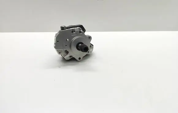 BMW 5 E60 E61 Fuel injection high pressure pump 7788678 0445010073 653514