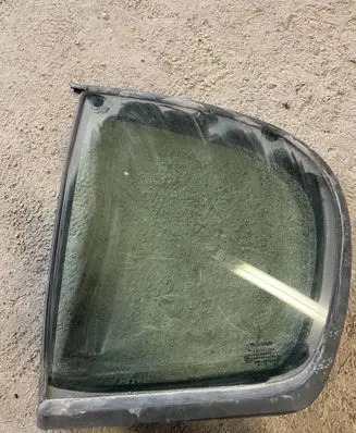 Nissan Almera N16 Rear vent window glass 82273BM700