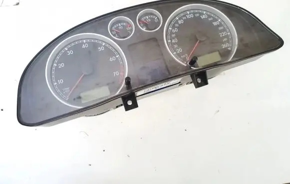 Volkswagen PASSAT B5.5 Speedometer (instrument cluster) 3b0920827