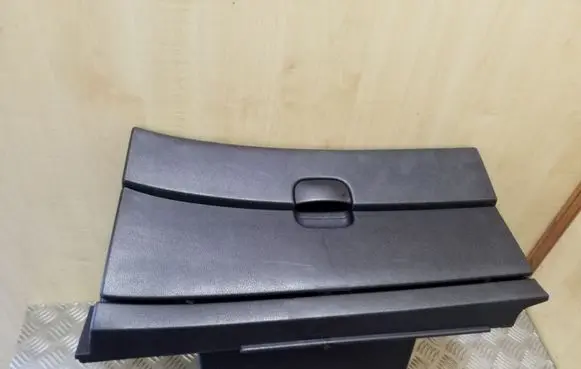 Nissan Qashqai Glove box 68520JD000 68520JD01A